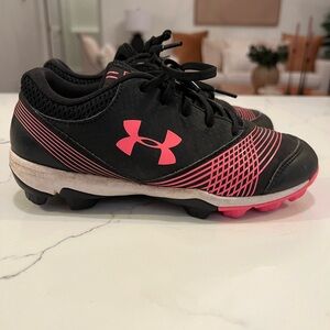 Under Armour Girls Softball Cleats Size 2.5 Youth Black & Pink